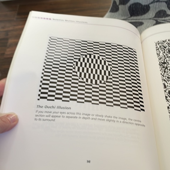 This book is incredible. Has all visual illusions. - Picture 3 of 5